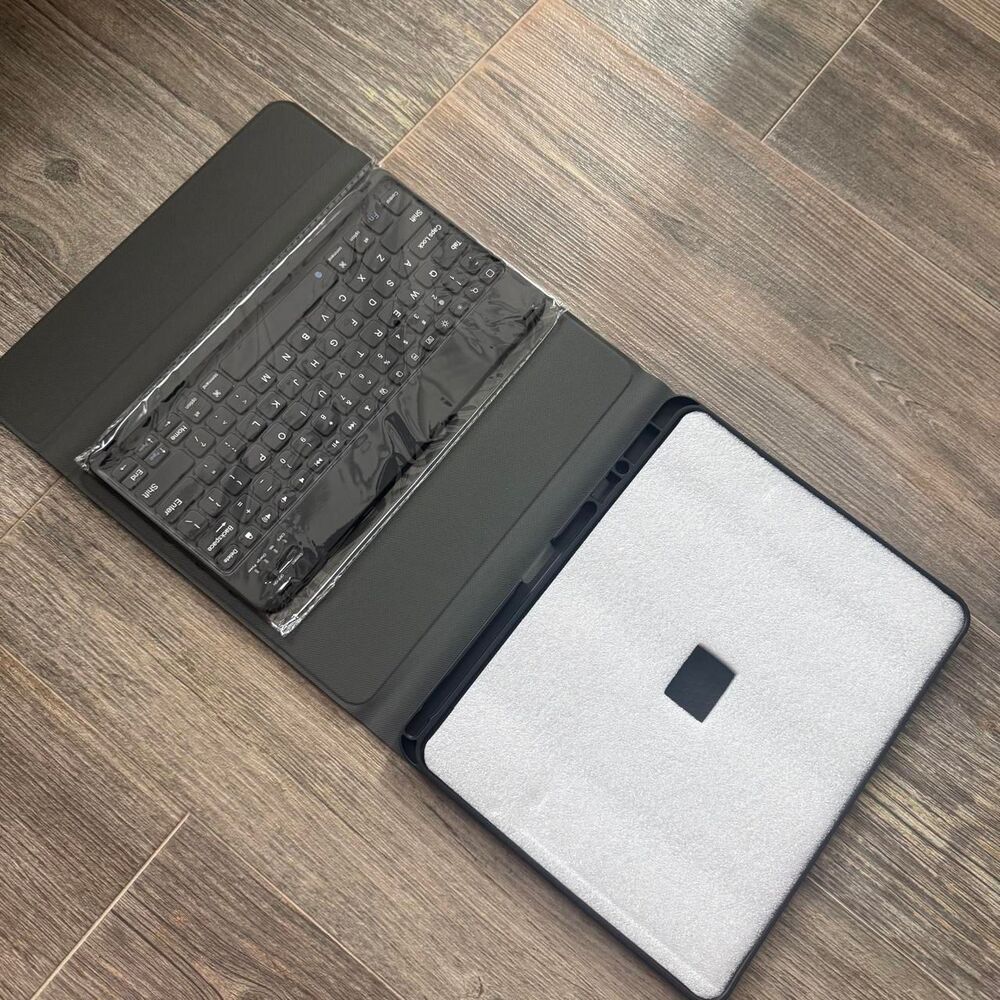 Brand new black Chesona pro Keyboard iPad case cover with Apple Pencil slot